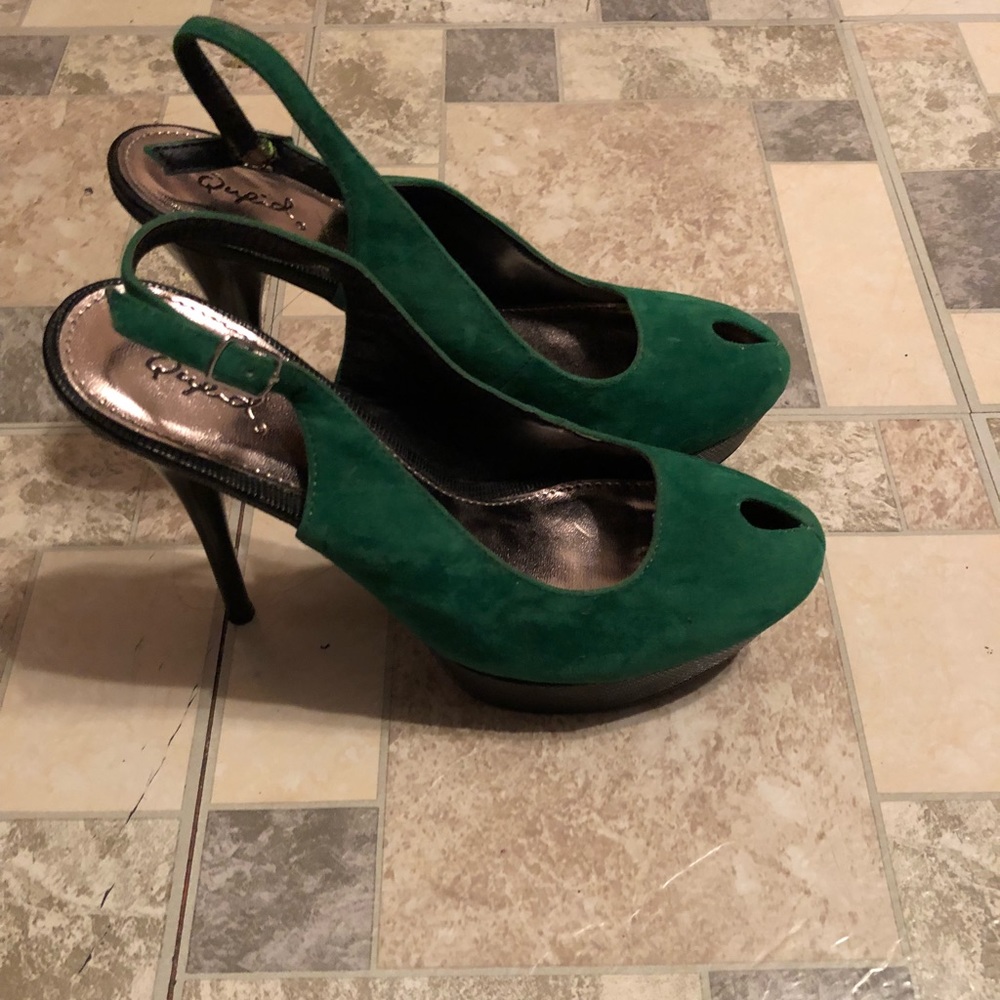 Ladies size 9 heels - Picture 1 of 2